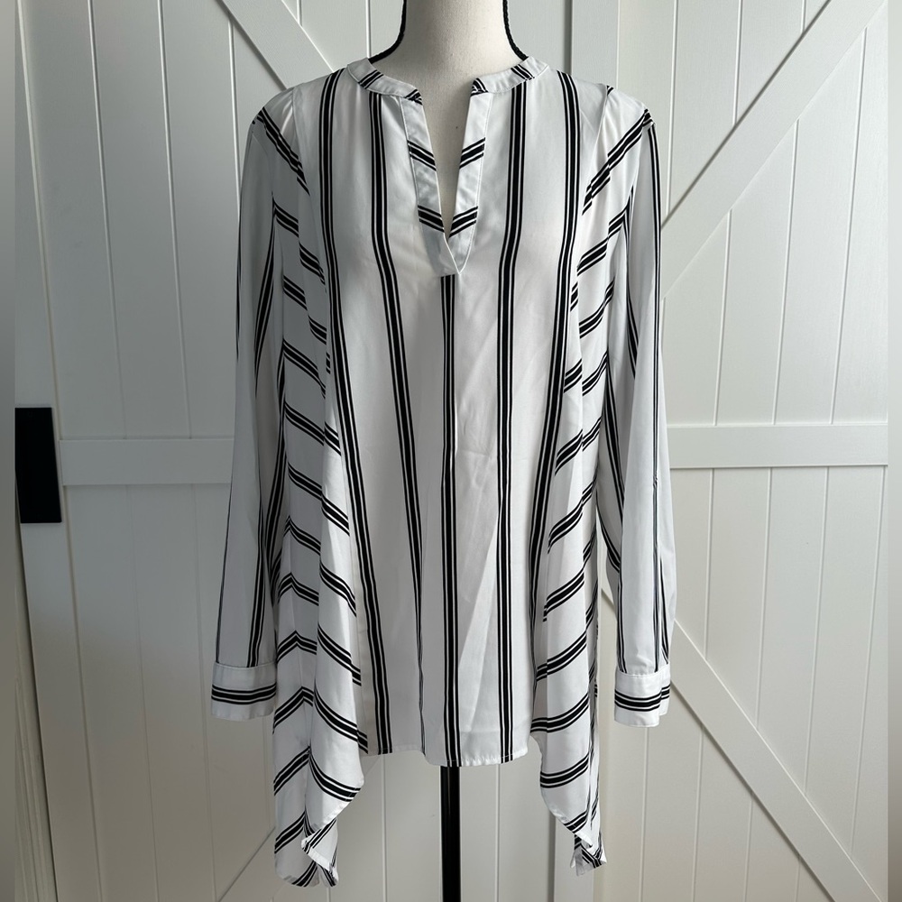 Chico’s Size 1 Black & White Striped High-Low Tunic Blouse SZ 8 Medium